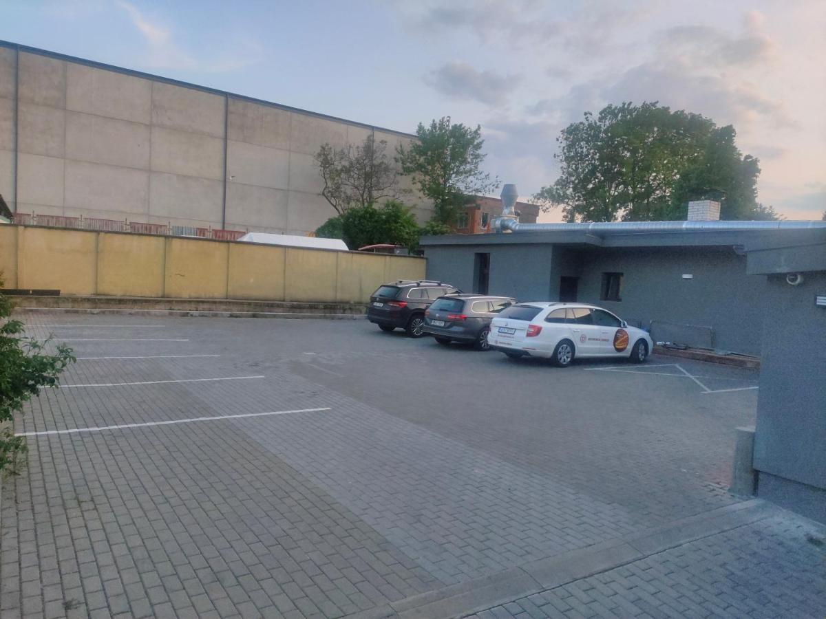 Sun-House Pension - Parkingfree Limited Spaces-, Prague